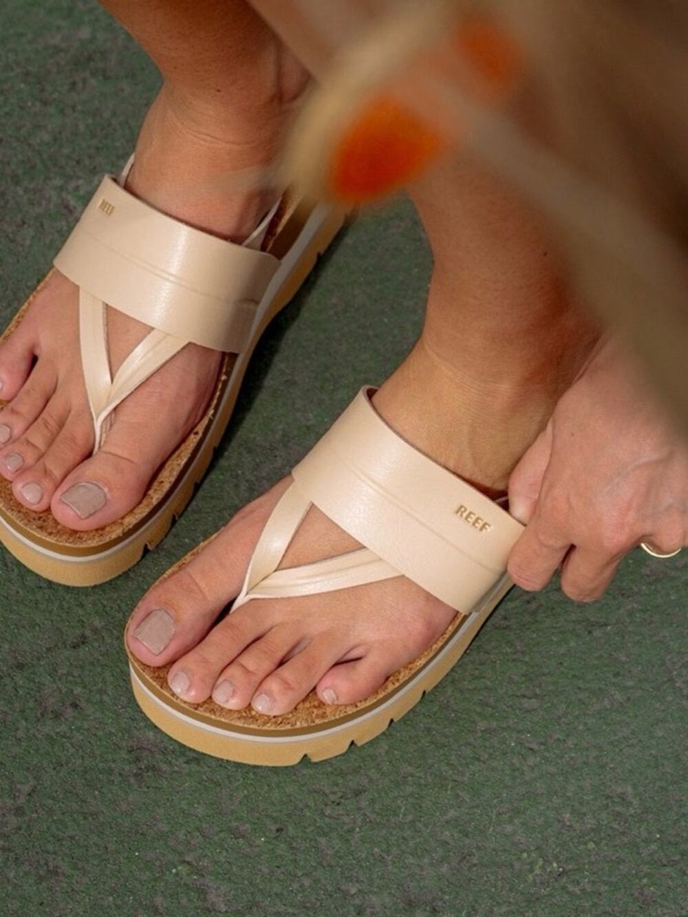 NEW Reef Vista Higher Savanah Beige SEASHELL COLOR Platform Thong Sandals SZ 8.5
